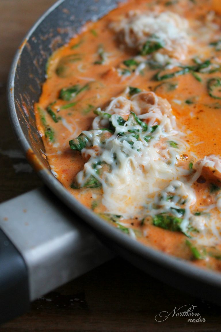 Chicken Thighs In Creamy Tomato Spinach Sauce | THM: S - Northern Nester