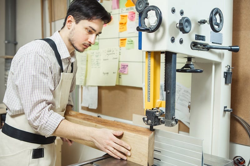 Using a deals band saw